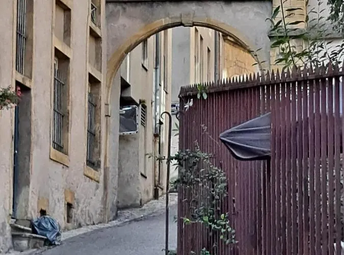 Halte Quelque Part Lägenhet *